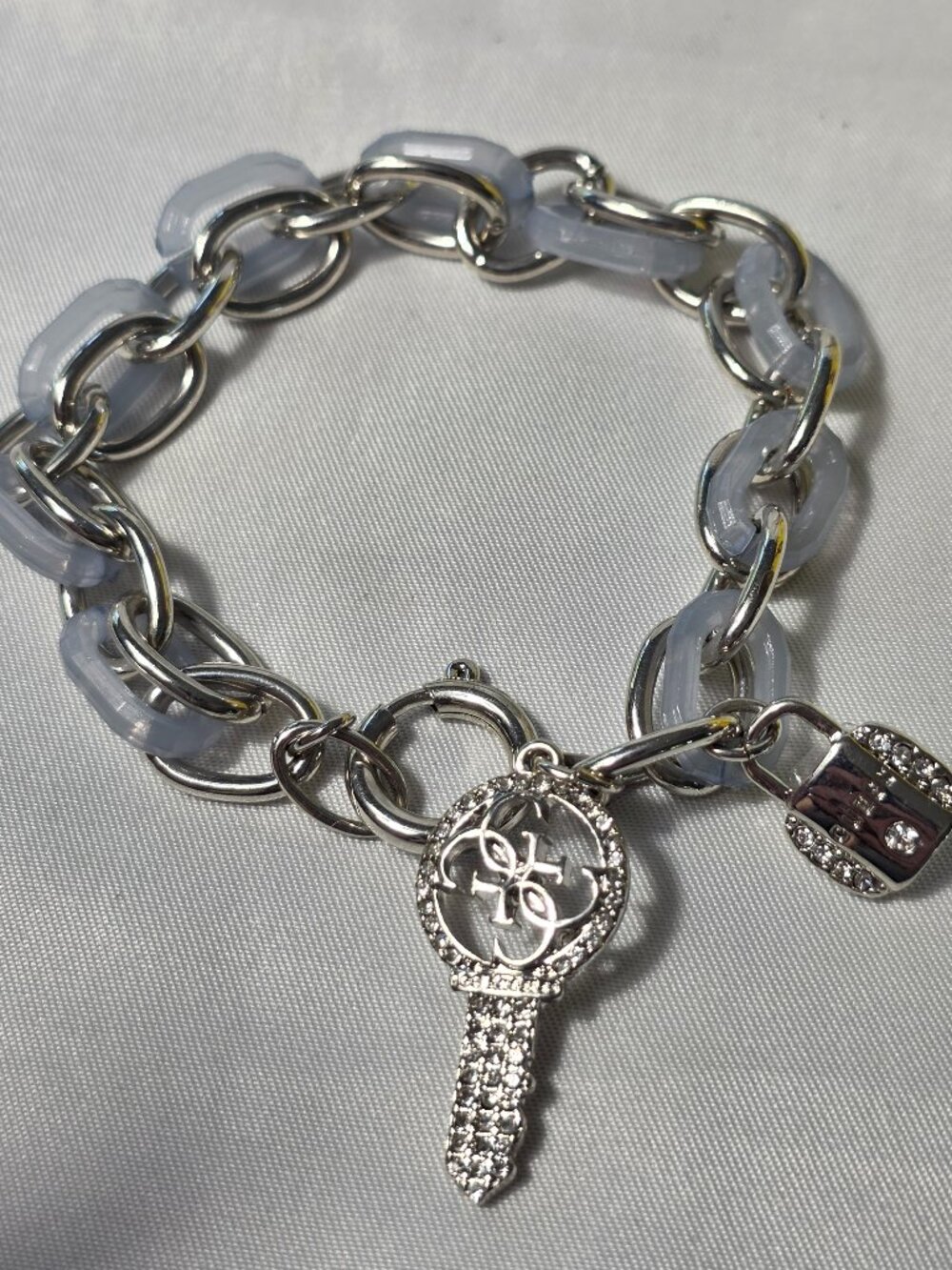 GUESS Silver Tone Charm Bracelet Blue Accent Links Silver Encrusted Key & Lock